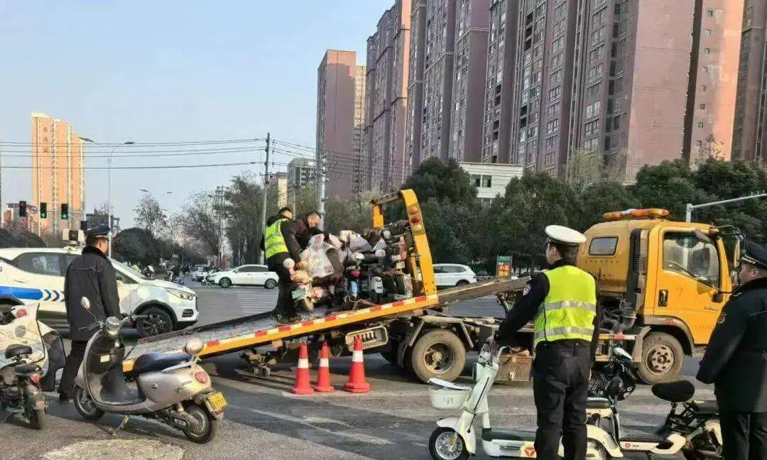 12月1日起，电动车、三轮车上路“3罚2禁”，违者罚款扣车