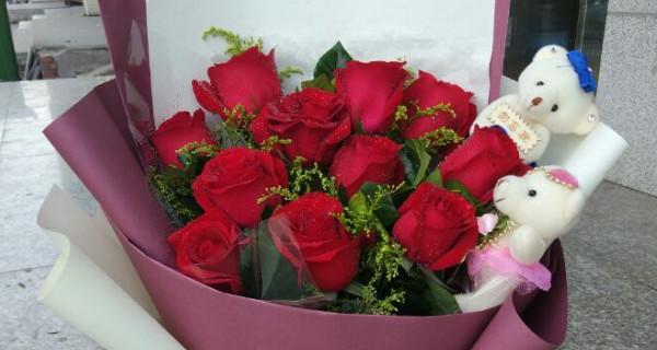 11朵玫瑰花的含义(深入解读11朵玫瑰花所代表的心意和情感) 11朵玫瑰花的含义(深入解读11朵玫瑰花所代表的心意和情感)