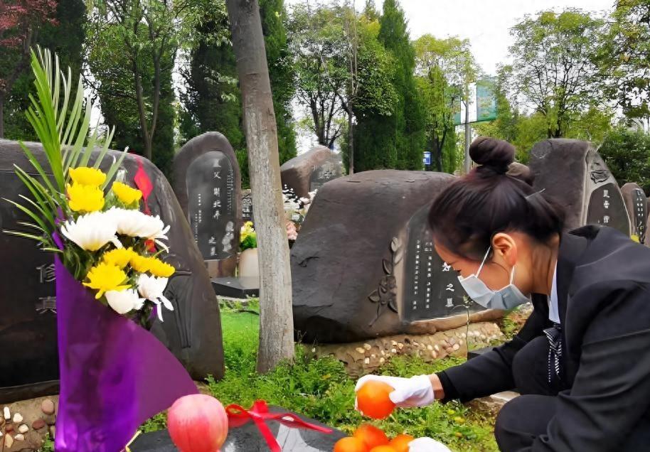 今年寒衣节不一般，在立冬后，上坟时间有讲究，何时上坟最佳？