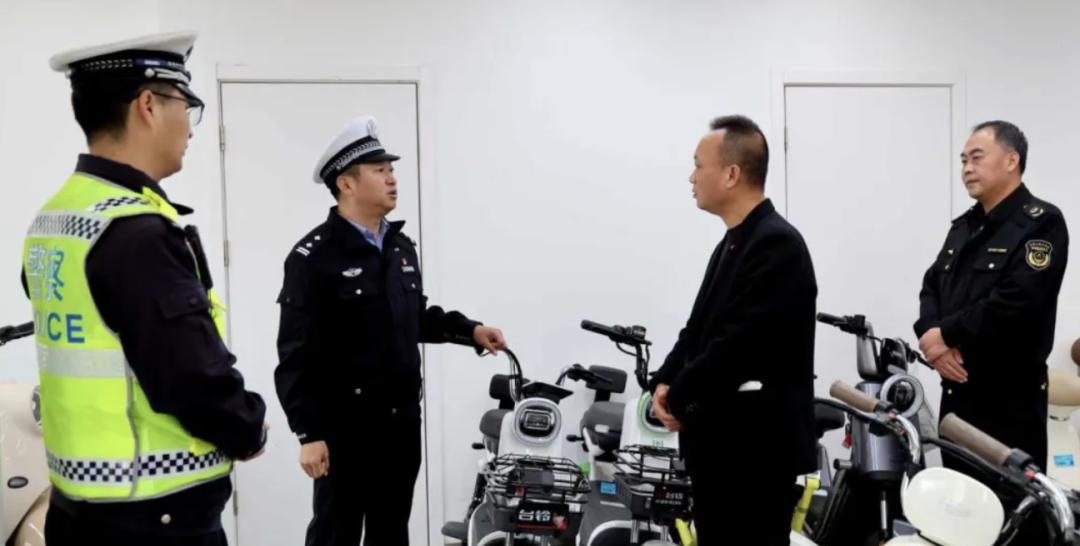 12月起，电动车有新政策，二、三、四轮都在内！违者罚款扣车
