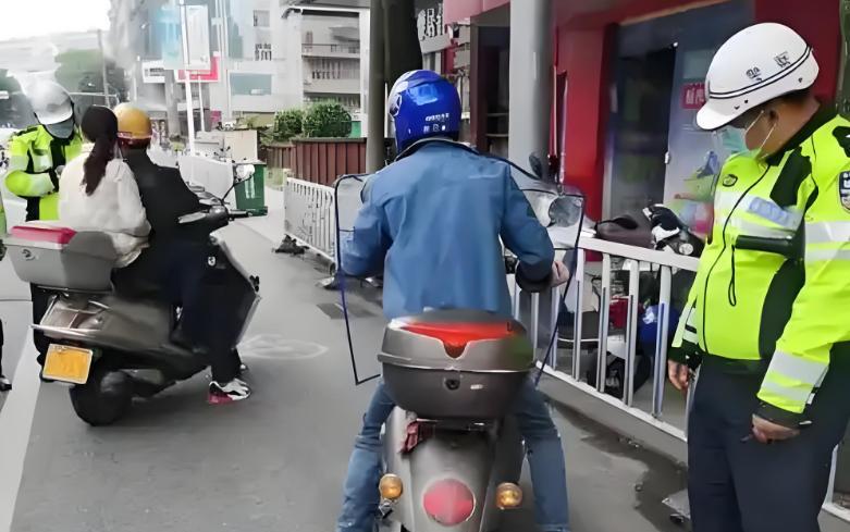 12月起，电动车有新政策，二、三、四轮都在内！违者罚款扣车