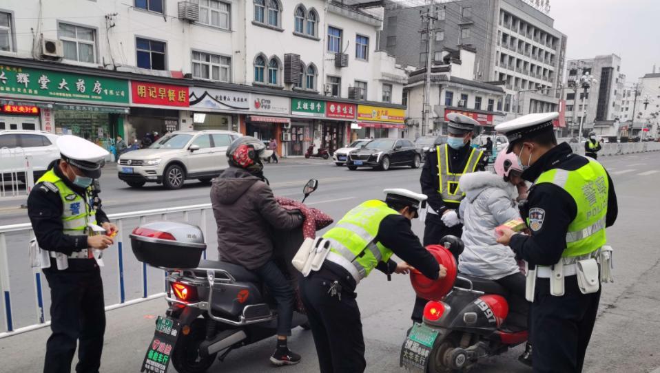 12月起，电动车有新政策，二、三、四轮都在内！违者罚款扣车