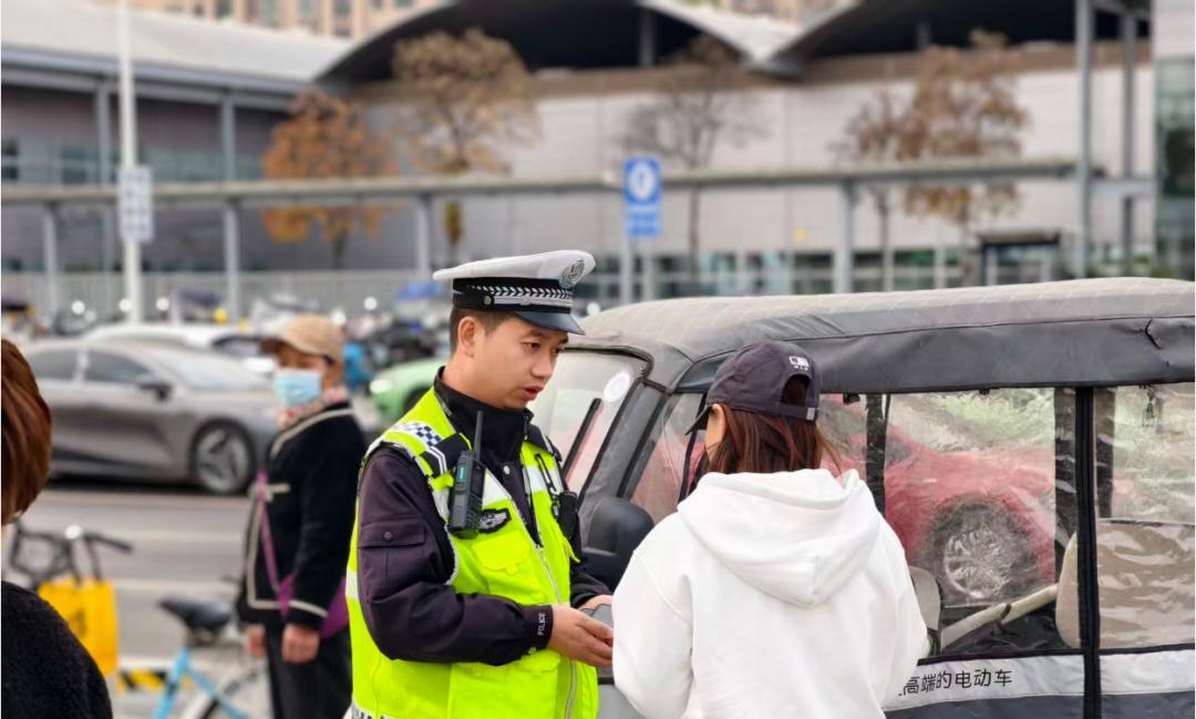 12月起，电动车有新政策，二、三、四轮都在内！违者罚款扣车