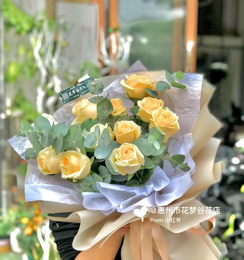 11朵香槟玫瑰的美丽象征与祝福（浪漫）