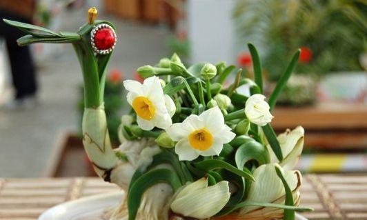 水仙雕刻（艺术与技艺的完美结合）