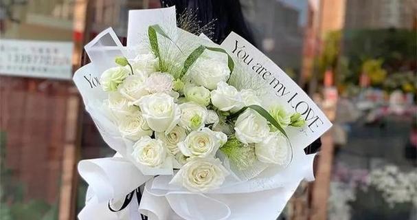 白玫瑰的花语与意义（十一朵白玫瑰所传递的深情款款）