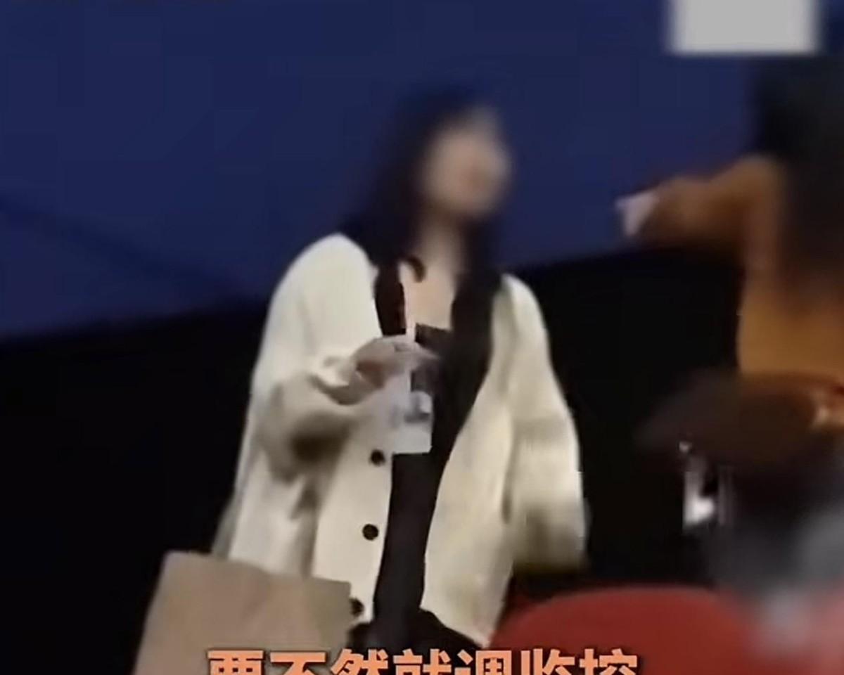 宝妈影院占座，女孩讨说法反被怼：16岁没资格、没地位出来干啥！