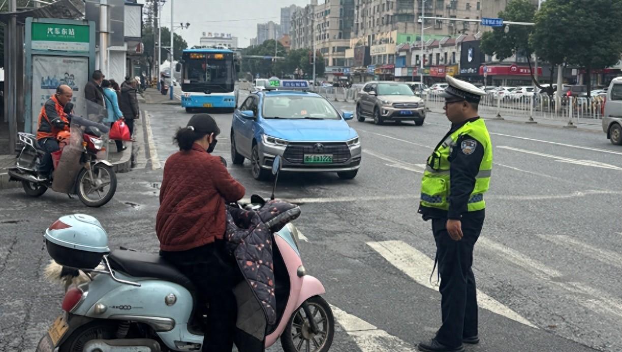 12月起，全国电动车“3大政策”，影响所有人，违者罚多少明确了