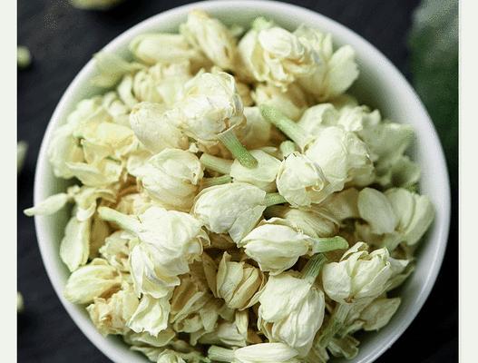 茶叶水浇茉莉花的好处与注意事项是什么？