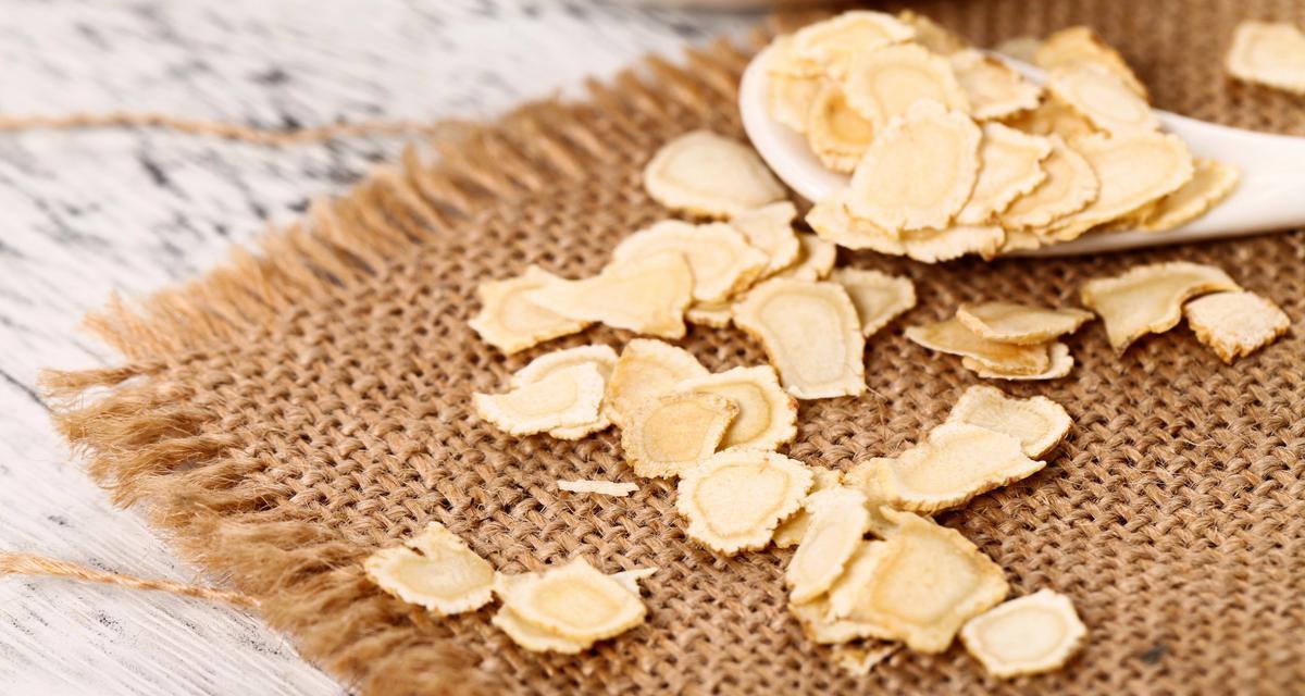 西洋参泡水喝的功效与注意事项是什么？