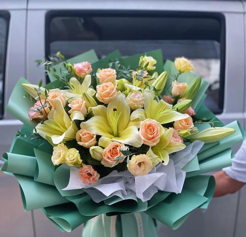 黄天霸百合花语之美（春天的黄金花海）