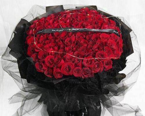 探寻九十九朵玫瑰背后的深意 九十九朵玫瑰的含义