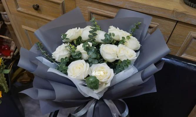 白玫瑰的花语与美丽爱情（纯洁）