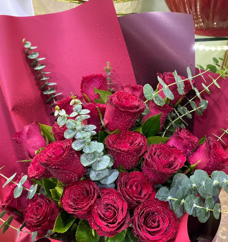 19朵玫瑰花的寓意与象征（探究玫瑰花数量的特殊含义）