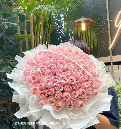 粉玫瑰的含义与象征（探寻爱与美的花海）