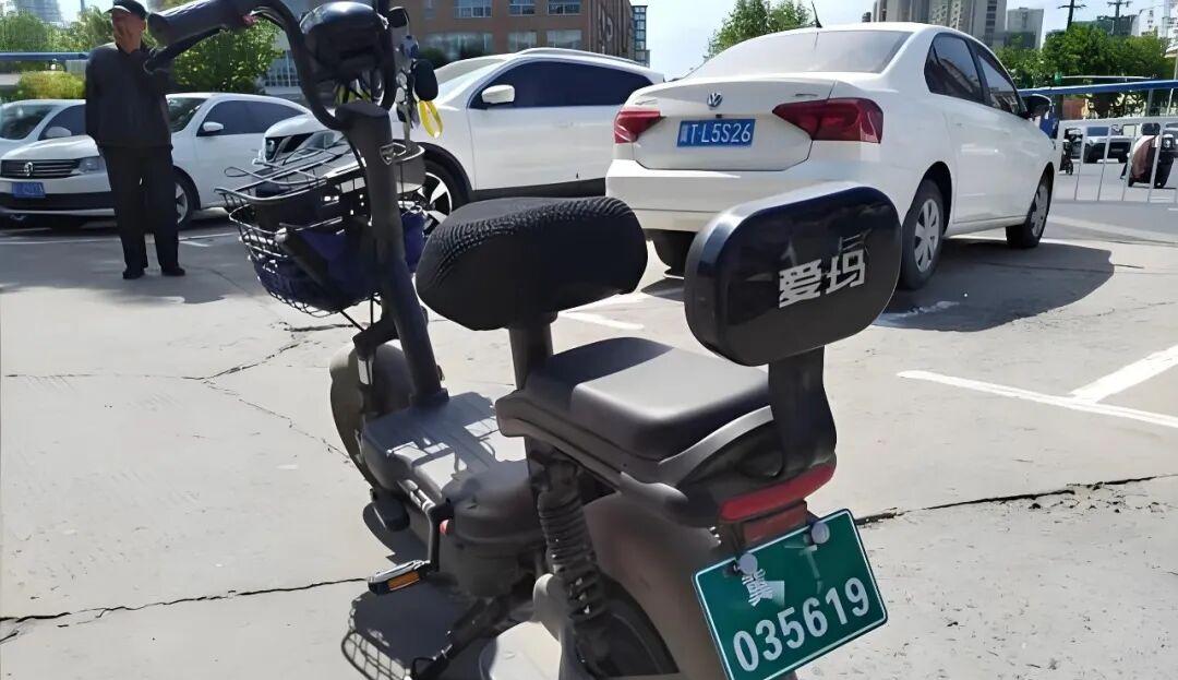 低速四轮车，禁止上路！老人出行怎么办？这3种方式上路合法合规