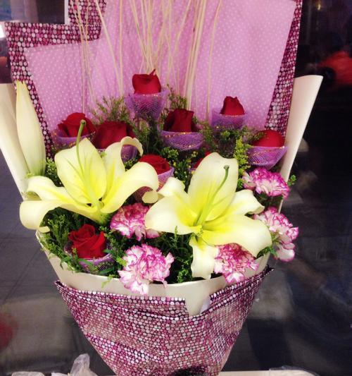 五朵玫瑰花所代表的意义（探索玫瑰花的寓意与象征）