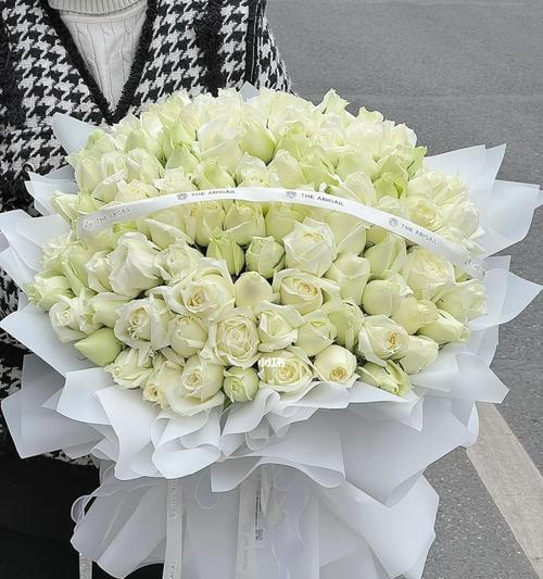 白色玫瑰花的寓意与象征——纯洁、无暇与纯真（揭秘白色玫瑰花所代表的丰富含义）