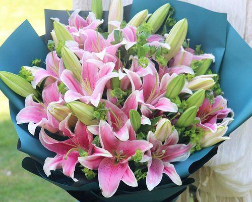 玫瑰花的含义和象征——送给女朋友11朵玫瑰花的意义（以玫瑰花为礼物）