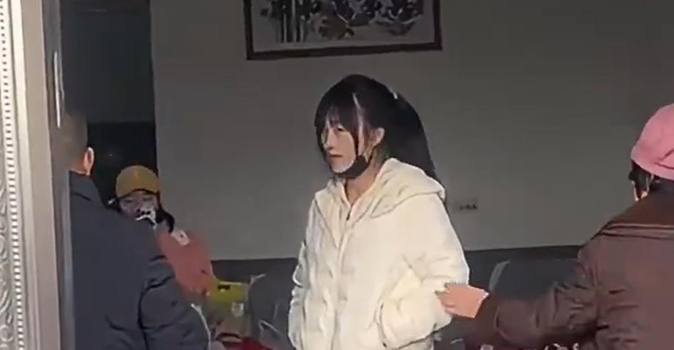 呆呆妹也没想到，杀猪宴结束才1天，一家人已走上了大衣哥的老路