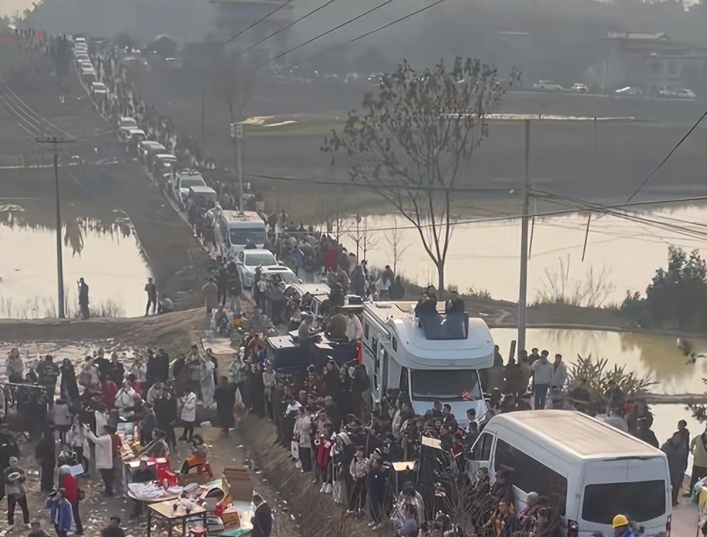 呆呆妹也没想到，杀猪宴结束才1天，一家人已走上了大衣哥的老路