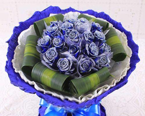 以蓝玫瑰的花语及适合赠送的对象（传达神秘和温柔）