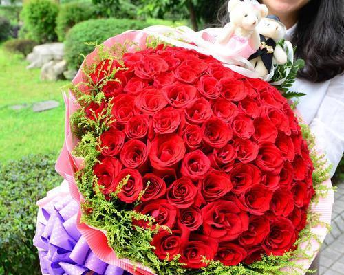 红玫瑰花语（用33朵红玫瑰诠释爱的真谛）
