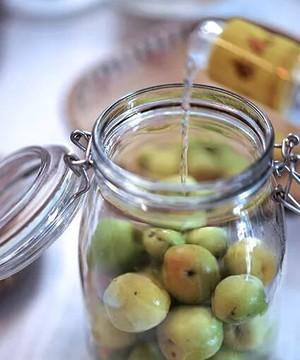 梅子清洗方法有哪些？如何确保梅子洗得干净又卫生？