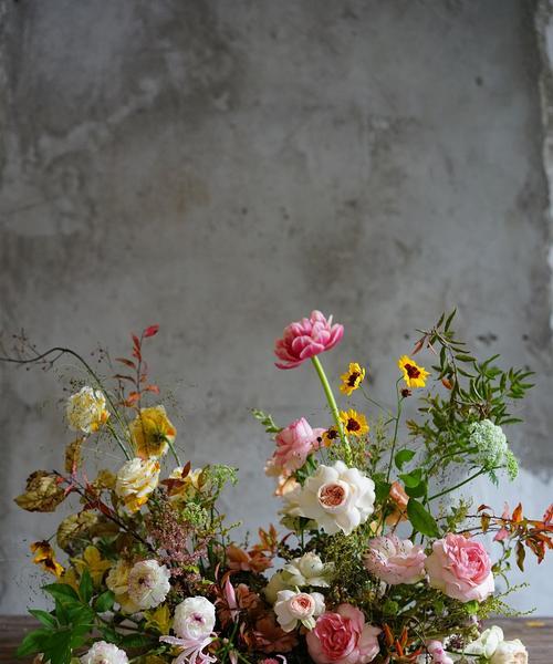 以插花作品名称寓意为主题的文章(用花艺作品传递深刻的寓意与情感) 以插花作品名称寓意为主题的文章(用花艺作品传递深刻的寓意与情感)