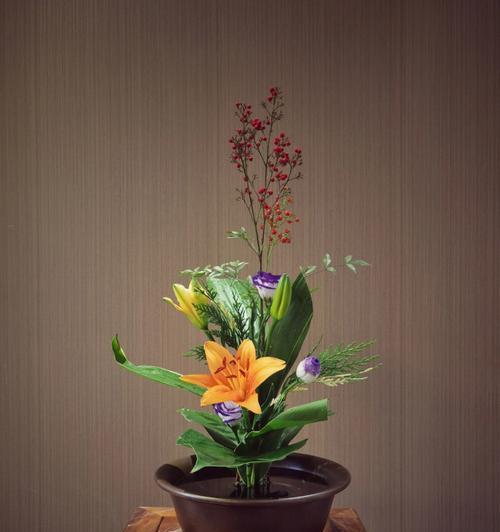 以插花作品名称寓意为主题的文章(用花艺作品传递深刻的寓意与情感) 以插花作品名称寓意为主题的文章(用花艺作品传递深刻的寓意与情感)