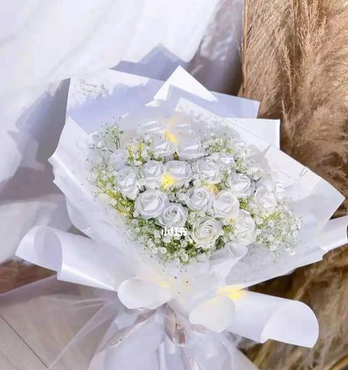 白色玫瑰花的花语（以白色玫瑰为主题的花语解析与鉴赏）