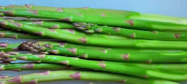 芦笋怎么挑选好吃的？挑选技巧和常见问题解答