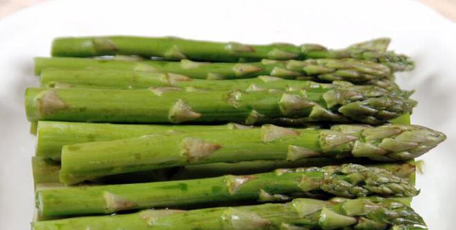 芦笋怎么挑选好吃的？挑选技巧和常见问题解答