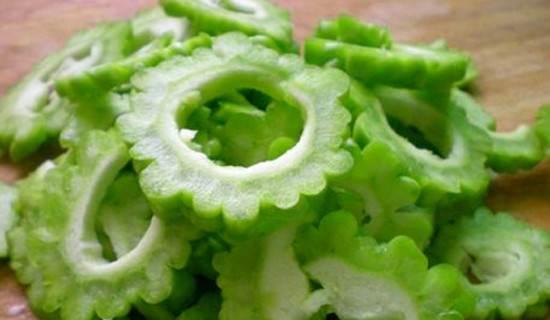 苦瓜怎么洗才干净？彻底清洗苦瓜的步骤是什么？