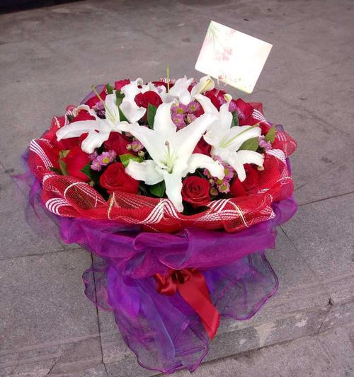 八朵玫瑰花的象征意义与传说故事（解读玫瑰花的八种不同寓意）