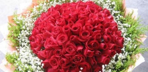 三朵玫瑰花的寓意与传情之道（以玫瑰表达心意的艺术和技巧）