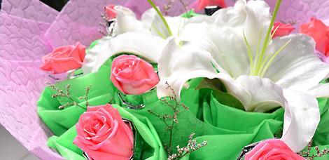 三朵玫瑰花的寓意与传情之道（以玫瑰表达心意的艺术和技巧）