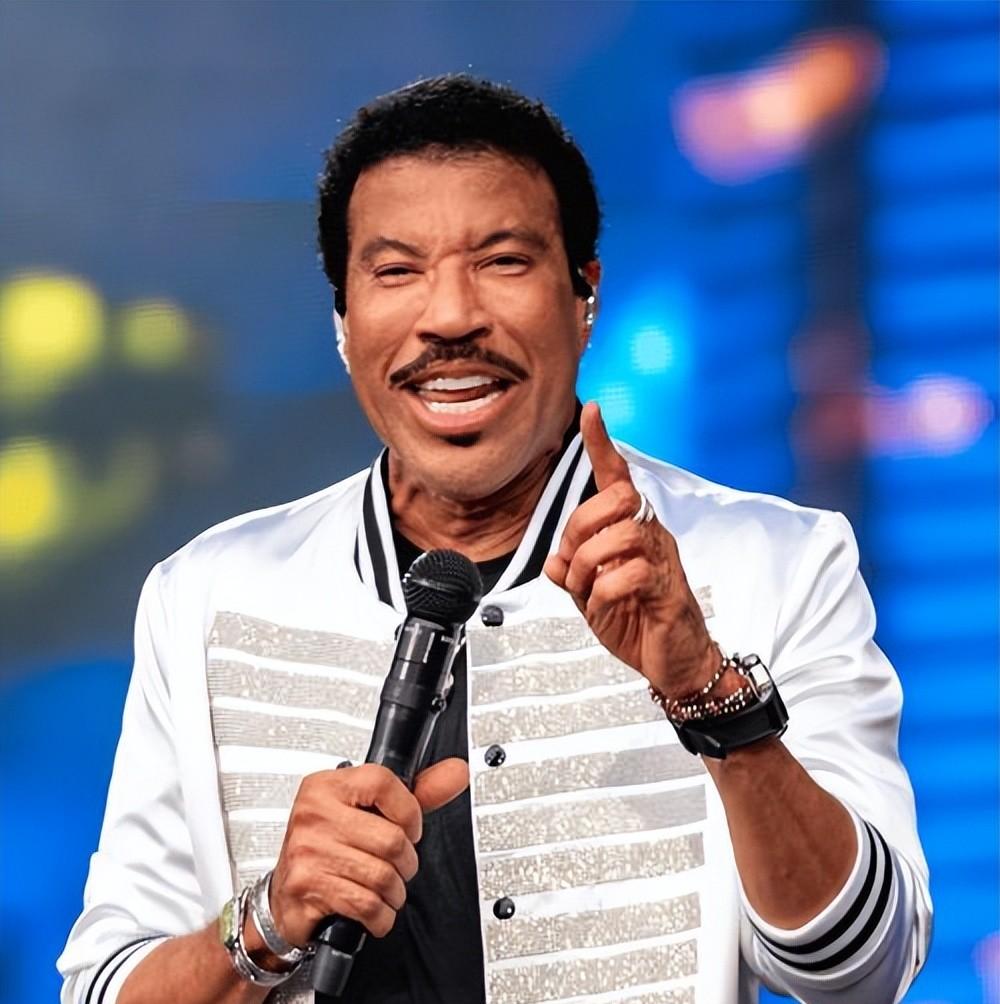 春晚5大看点曝光！蔡明回归，机器人跳舞升级，一位美国巨星加入