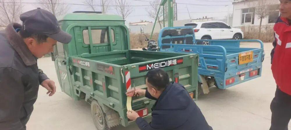 电动车迎来好消息，涉及上牌、上路、考驾照，车主：这下不怕查了