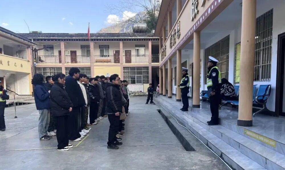 电动车迎来好消息，涉及上牌、上路、考驾照，车主：这下不怕查了