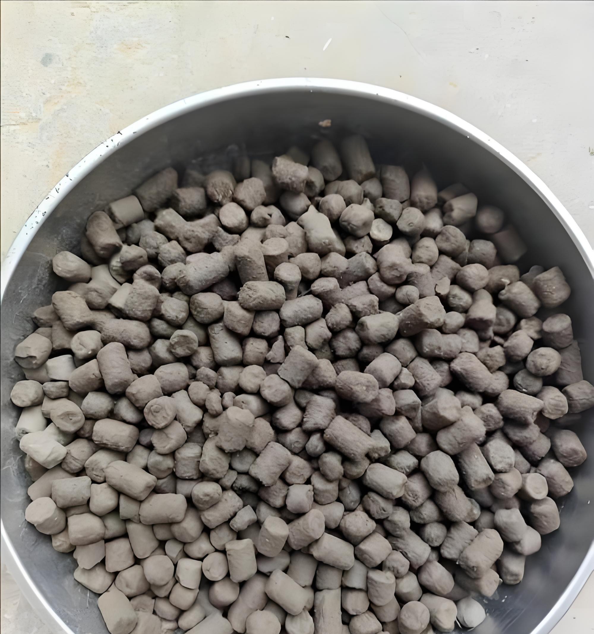 韭菜上什么肥长的又黑又粗壮？老农教你3招，叶子宽厚像皮带！