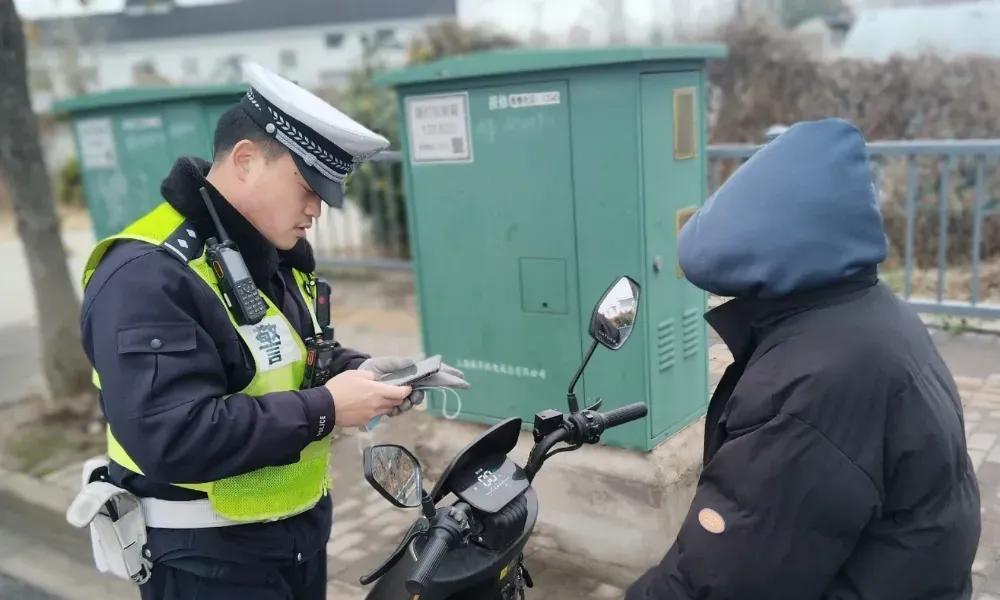 4月1日起，电动车、摩托车、三轮车上路“6禁3扣”，处罚明确了