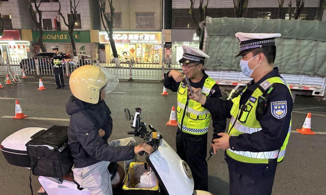 4月1日起，5类号牌不罚不扣，3种车禁行！两轮、三轮、四轮都在内