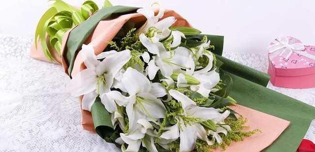 花语探秘(揭开香水百合隐藏的情感密码) 花语探秘(揭开香水百合隐藏的情感密码)