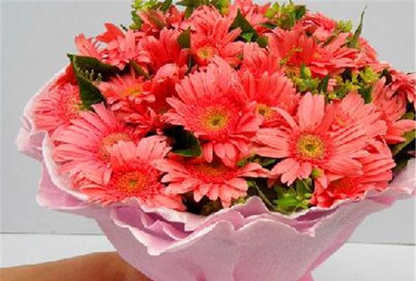 以鲜花代表祝福（花语传递美好的祝福）