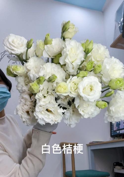 白色桔梗花的寓意与象征——温暖、纯洁与希望(传递希望与美好的花朵)