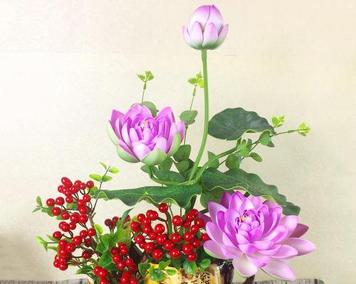 花瓶里的荷花（传达自然之美与生命的希望）