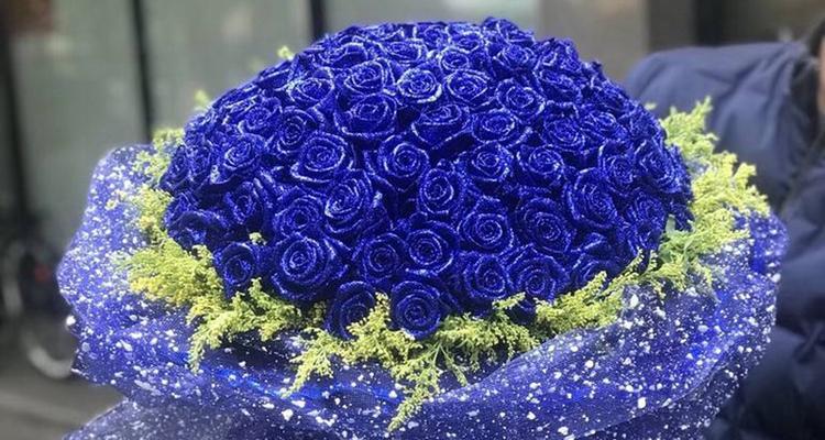 蓝色玫瑰花的花语之深情厚意（探寻蓝色玫瑰花所代表的爱情和感情）